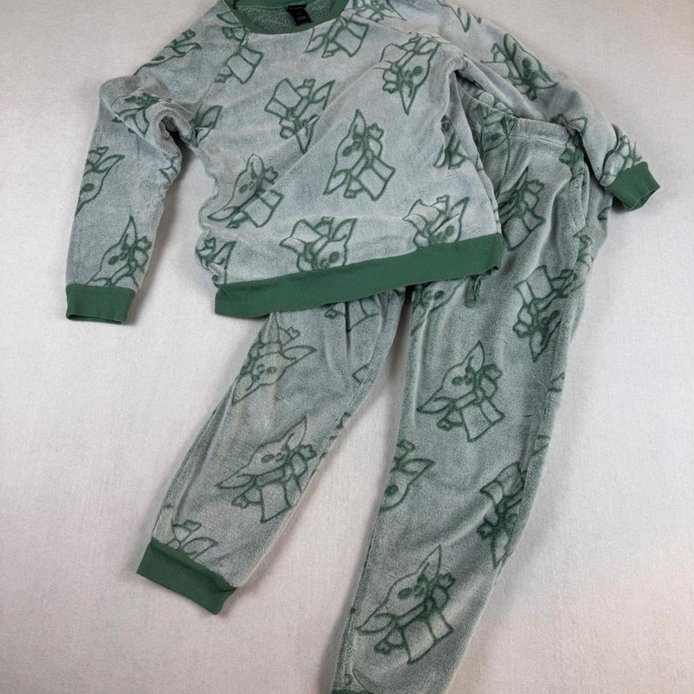 Star Wars Grogu (Baby Yoda) woman's pajamas Size M - Picture 1 of 6